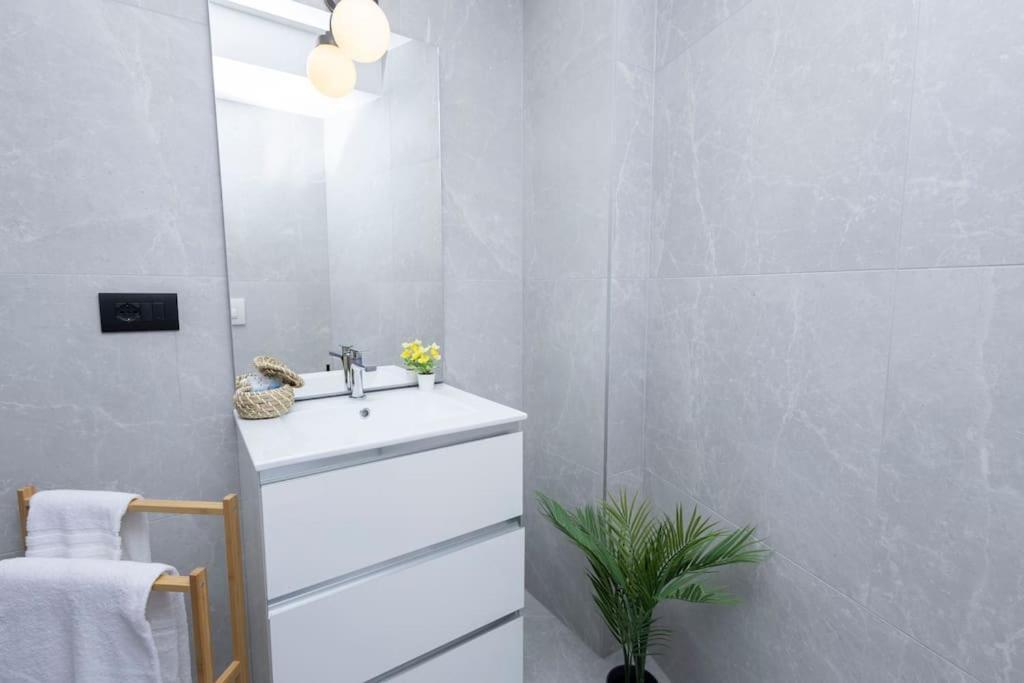 Darsena Charming Apartment By 101Flats Milão Exterior foto