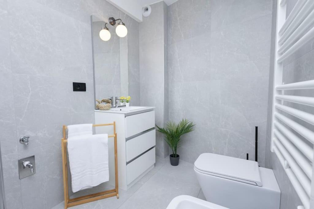 Darsena Charming Apartment By 101Flats Milão Exterior foto